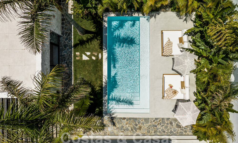 Majestueuze gelijkvloers villa te koop met een ontspannend, Balinees design, gelegen op wandelafstand van Puerto Banus, Marbella 52934