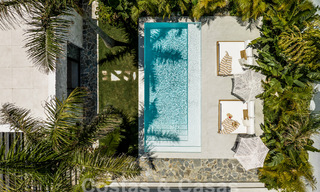 Majestueuze gelijkvloers villa te koop met een ontspannend, Balinees design, gelegen op wandelafstand van Puerto Banus, Marbella 52934 