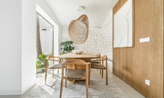Majestueuze gelijkvloers villa te koop met een ontspannend, Balinees design, gelegen op wandelafstand van Puerto Banus, Marbella 52935 