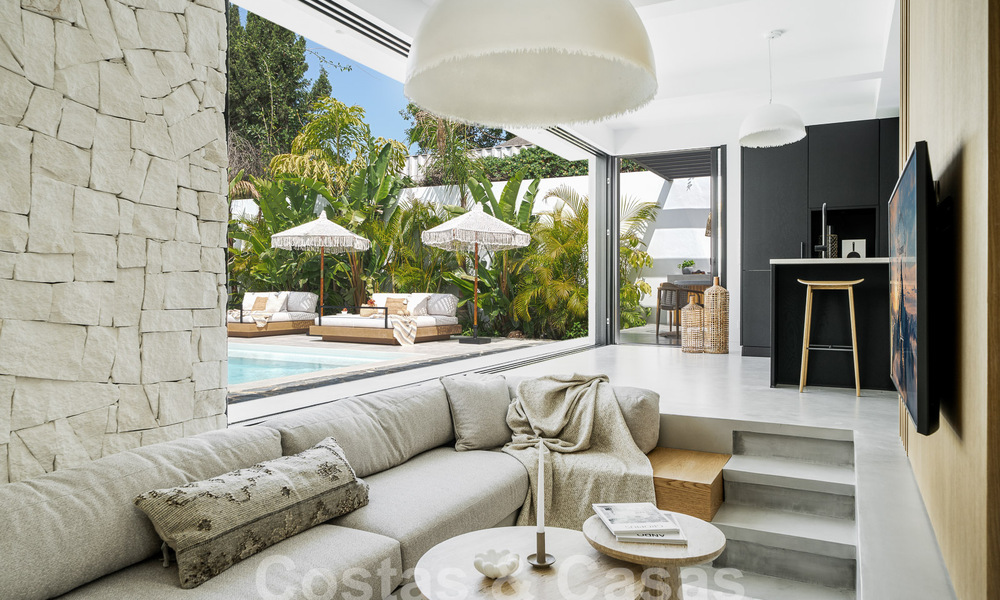 Majestueuze gelijkvloers villa te koop met een ontspannend, Balinees design, gelegen op wandelafstand van Puerto Banus, Marbella 52937