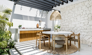 Majestueuze gelijkvloers villa te koop met een ontspannend, Balinees design, gelegen op wandelafstand van Puerto Banus, Marbella 52948 