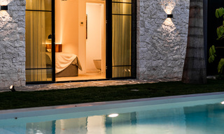 Majestueuze gelijkvloers villa te koop met een ontspannend, Balinees design, gelegen op wandelafstand van Puerto Banus, Marbella 52971 