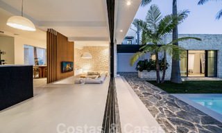 Majestueuze gelijkvloers villa te koop met een ontspannend, Balinees design, gelegen op wandelafstand van Puerto Banus, Marbella 52972 