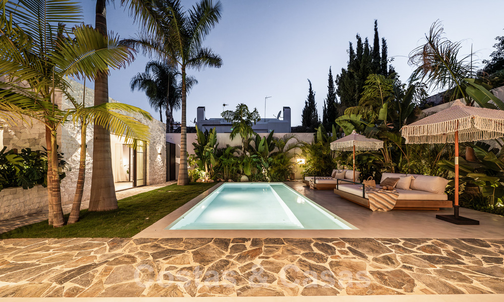 Majestueuze gelijkvloers villa te koop met een ontspannend, Balinees design, gelegen op wandelafstand van Puerto Banus, Marbella 52974
