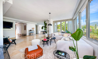 Vrijstaande mediterrane villa te koop op loopafstand van voorzieningen met uitzicht op de golfvallei en berglandschap in Nueva Andalucia, Marbella 68198 