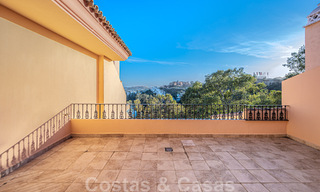 Geweldig penthouse te koop met zeezicht omgeven door groen in het hartje van Nueva Andalucia’s begeerde golfvallei, Marbella 47781 