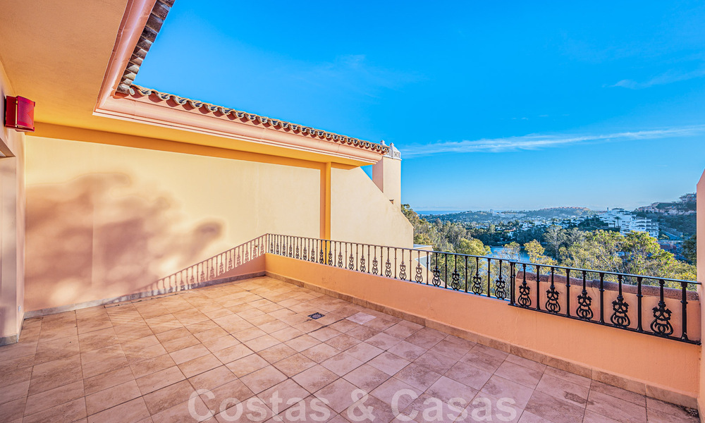 Geweldig penthouse te koop met zeezicht omgeven door groen in het hartje van Nueva Andalucia’s begeerde golfvallei, Marbella 47782