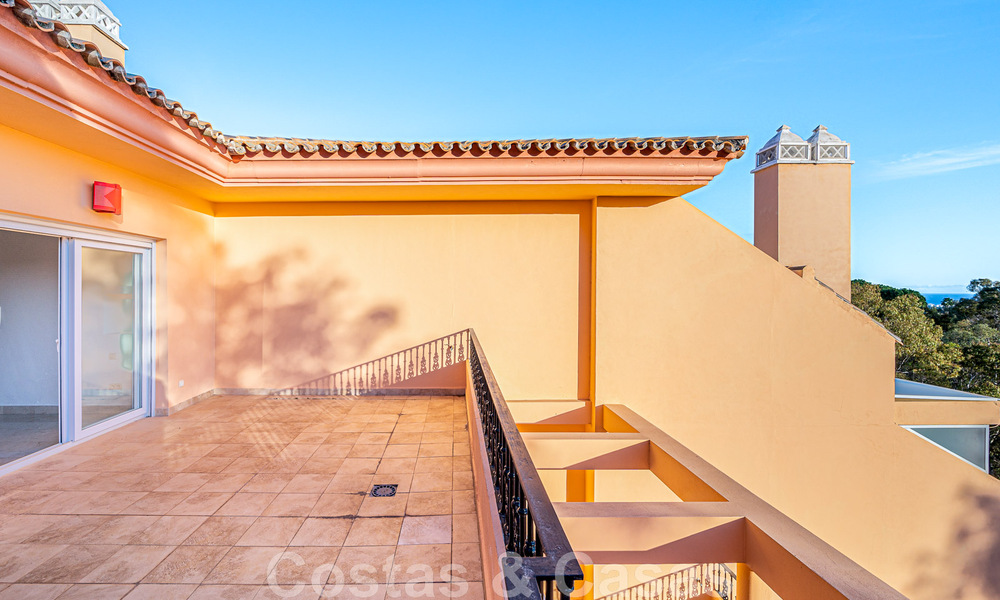 Geweldig penthouse te koop met zeezicht omgeven door groen in het hartje van Nueva Andalucia’s begeerde golfvallei, Marbella 47783