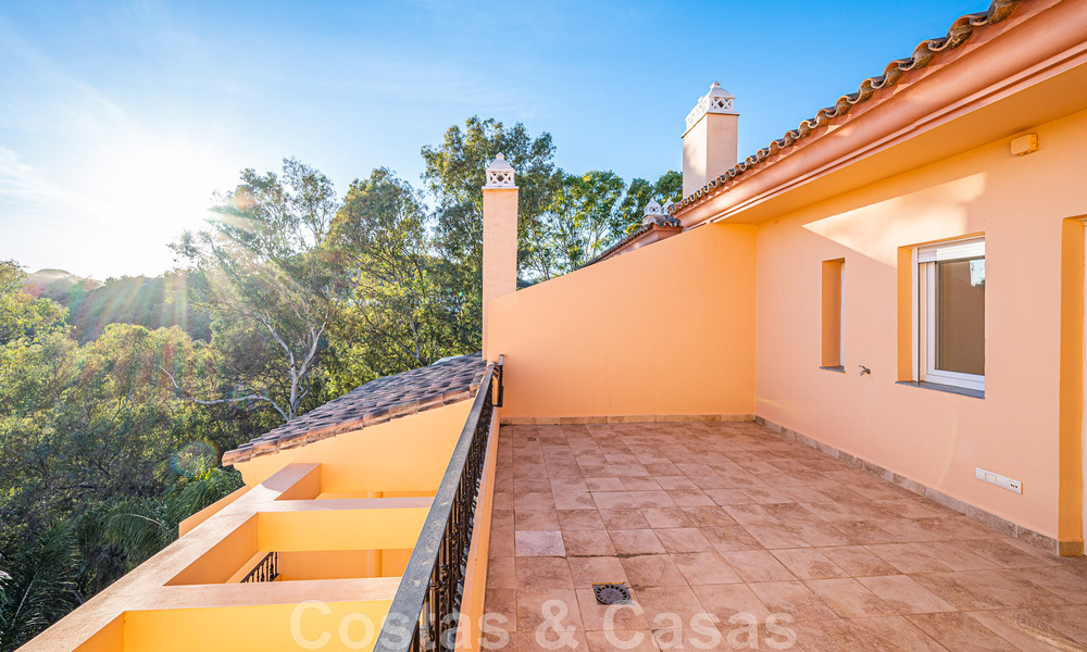 Geweldig penthouse te koop met zeezicht omgeven door groen in het hartje van Nueva Andalucia’s begeerde golfvallei, Marbella 47785
