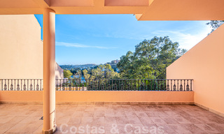 Geweldig penthouse te koop met zeezicht omgeven door groen in het hartje van Nueva Andalucia’s begeerde golfvallei, Marbella 47786 