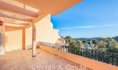 Geweldig penthouse te koop met zeezicht omgeven door groen in het hartje van Nueva Andalucia’s begeerde golfvallei, Marbella 47787