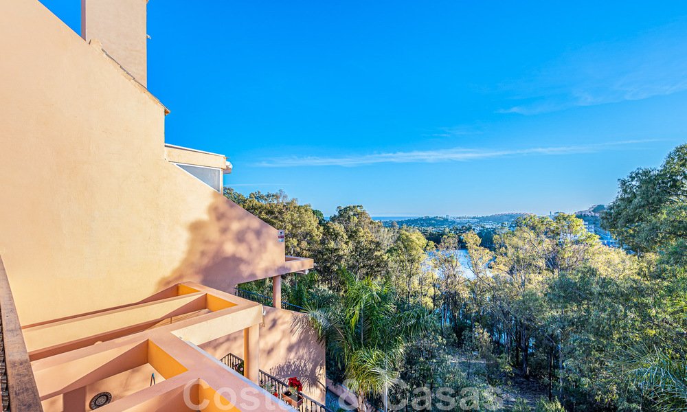 Geweldig penthouse te koop met zeezicht omgeven door groen in het hartje van Nueva Andalucia’s begeerde golfvallei, Marbella 47788