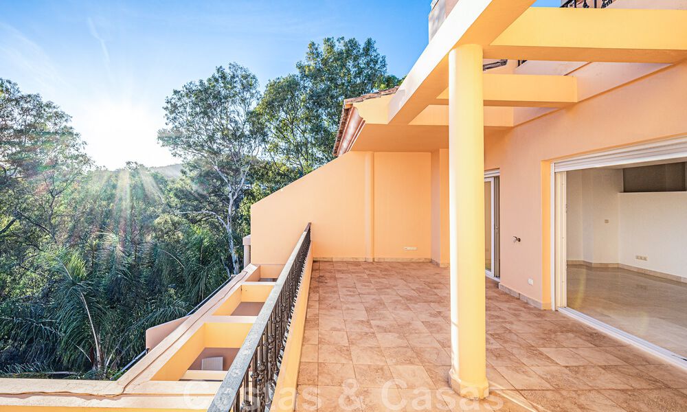 Geweldig penthouse te koop met zeezicht omgeven door groen in het hartje van Nueva Andalucia’s begeerde golfvallei, Marbella 47789