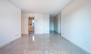 Geweldig penthouse te koop met zeezicht omgeven door groen in het hartje van Nueva Andalucia’s begeerde golfvallei, Marbella 47793 