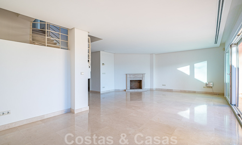 Geweldig penthouse te koop met zeezicht omgeven door groen in het hartje van Nueva Andalucia’s begeerde golfvallei, Marbella 47803