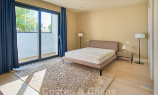 Gerenoveerde villa in moderne stijl te koop met schitterend zeezicht in een gated community in Marbella - Benahavis 48371 