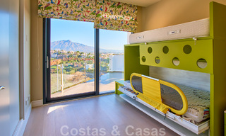 Gerenoveerde villa in moderne stijl te koop met schitterend zeezicht in een gated community in Marbella - Benahavis 48374 