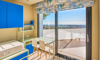 Gerenoveerde villa in moderne stijl te koop met schitterend zeezicht in een gated community in Marbella - Benahavis 48378 