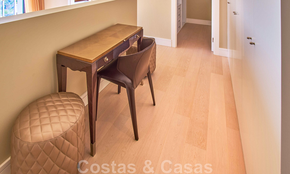 Gerenoveerde villa in moderne stijl te koop met schitterend zeezicht in een gated community in Marbella - Benahavis 48384