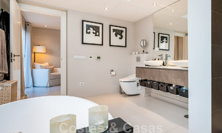 Instapklare, Andalusische luxevilla te koop in een beveiligde en gated woonwijk van Nueva Andalucia, Marbella 48181 