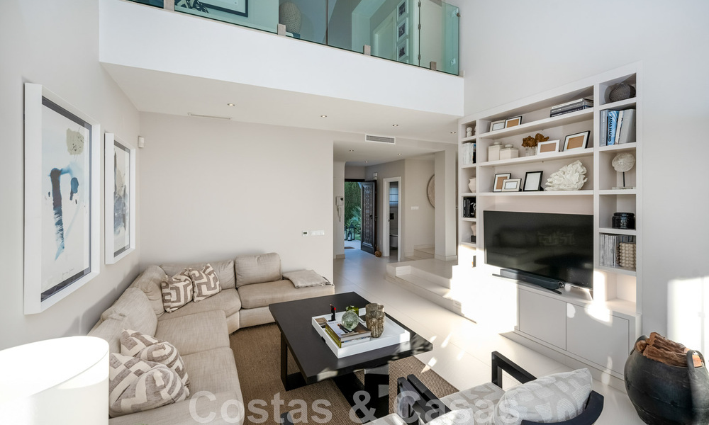 Instapklare, Andalusische luxevilla te koop in een beveiligde en gated woonwijk van Nueva Andalucia, Marbella 48185