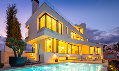 Architectonische luxevilla te koop met panoramisch zeezicht, in een begeerde woonwijk in La Quinta, Benahavis - Marbella 47954