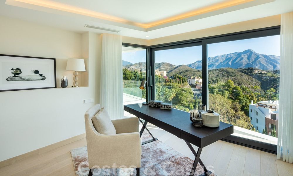 Architectonische luxevilla te koop met panoramisch zeezicht, in een begeerde woonwijk in La Quinta, Benahavis - Marbella 47955