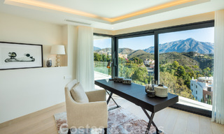 Architectonische luxevilla te koop met panoramisch zeezicht, in een begeerde woonwijk in La Quinta, Benahavis - Marbella 47955 