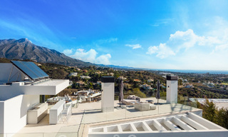 Architectonische luxevilla te koop met panoramisch zeezicht, in een begeerde woonwijk in La Quinta, Benahavis - Marbella 47956 