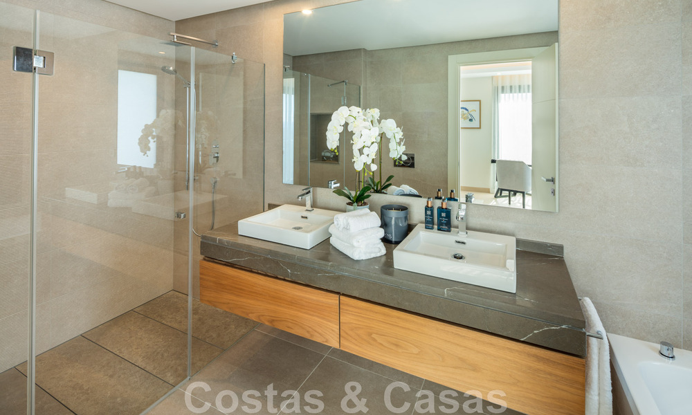Architectonische luxevilla te koop met panoramisch zeezicht, in een begeerde woonwijk in La Quinta, Benahavis - Marbella 47960