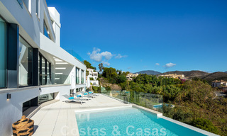 Architectonische luxevilla te koop met panoramisch zeezicht, in een begeerde woonwijk in La Quinta, Benahavis - Marbella 47961 