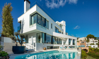 Architectonische luxevilla te koop met panoramisch zeezicht, in een begeerde woonwijk in La Quinta, Benahavis - Marbella 47962 