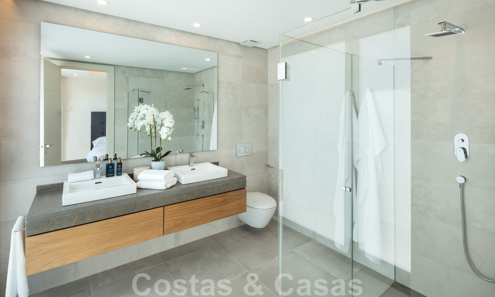 Architectonische luxevilla te koop met panoramisch zeezicht, in een begeerde woonwijk in La Quinta, Benahavis - Marbella 47964