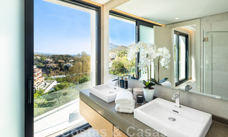 Architectonische luxevilla te koop met panoramisch zeezicht, in een begeerde woonwijk in La Quinta, Benahavis - Marbella 47965 