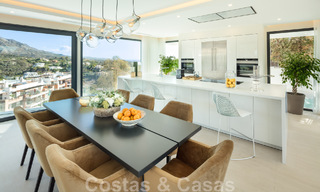 Architectonische luxevilla te koop met panoramisch zeezicht, in een begeerde woonwijk in La Quinta, Benahavis - Marbella 47969 