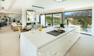 Architectonische luxevilla te koop met panoramisch zeezicht, in een begeerde woonwijk in La Quinta, Benahavis - Marbella 47970 