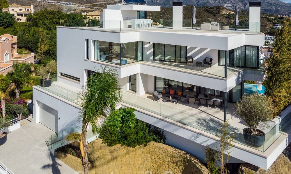 Architectonische luxevilla te koop met panoramisch zeezicht, in een begeerde woonwijk in La Quinta, Benahavis - Marbella 47971