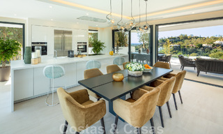 Architectonische luxevilla te koop met panoramisch zeezicht, in een begeerde woonwijk in La Quinta, Benahavis - Marbella 47972 