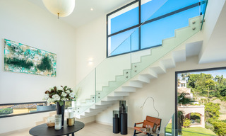 Architectonische luxevilla te koop met panoramisch zeezicht, in een begeerde woonwijk in La Quinta, Benahavis - Marbella 47973 