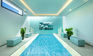 Architectonische luxevilla te koop met panoramisch zeezicht, in een begeerde woonwijk in La Quinta, Benahavis - Marbella 47974 