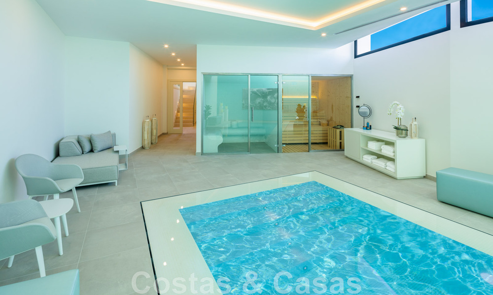 Architectonische luxevilla te koop met panoramisch zeezicht, in een begeerde woonwijk in La Quinta, Benahavis - Marbella 47975