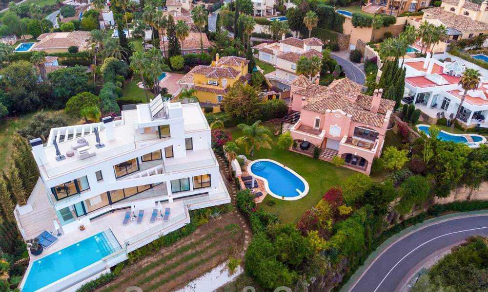 Architectonische luxevilla te koop met panoramisch zeezicht, in een begeerde woonwijk in La Quinta, Benahavis - Marbella 47977