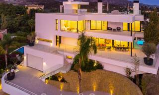 Architectonische luxevilla te koop met panoramisch zeezicht, in een begeerde woonwijk in La Quinta, Benahavis - Marbella 47979 