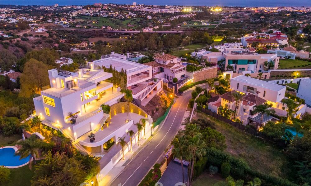 Architectonische luxevilla te koop met panoramisch zeezicht, in een begeerde woonwijk in La Quinta, Benahavis - Marbella 47981