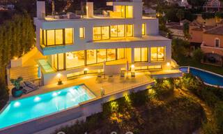 Architectonische luxevilla te koop met panoramisch zeezicht, in een begeerde woonwijk in La Quinta, Benahavis - Marbella 47984 
