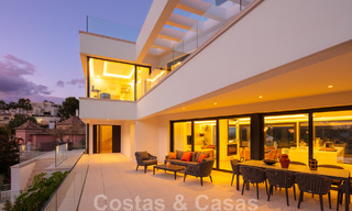 Architectonische luxevilla te koop met panoramisch zeezicht, in een begeerde woonwijk in La Quinta, Benahavis - Marbella 47986 