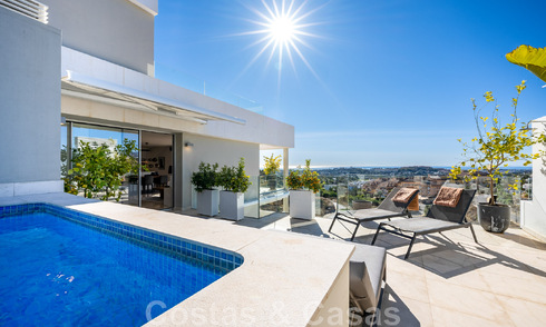 Instapklaar, modern penthouse te koop met open zeezicht in een modern complex in Nueva Andalucia, Marbella 47881