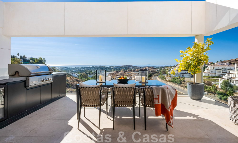 Instapklaar, modern penthouse te koop met open zeezicht in een modern complex in Nueva Andalucia, Marbella 47906