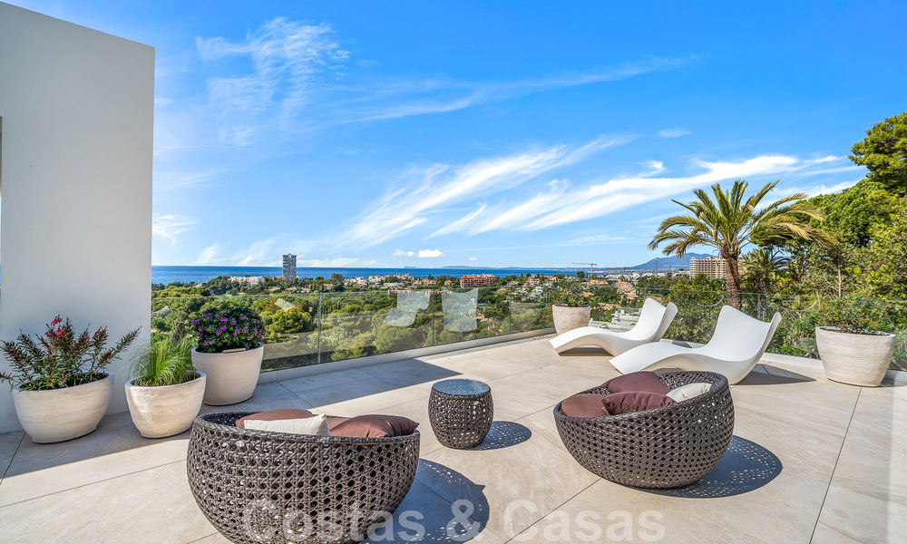 Moderne nieuwbouwvilla met infinity pool en panoramisch zeezicht te koop ten oosten van Marbella centrum 51934