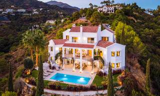 Voortreffelijke luxevilla te koop in een Mediterrane stijl met een eigentijds design op een verhoogde positie in El Madroñal, Benahavis - Marbella 48130 